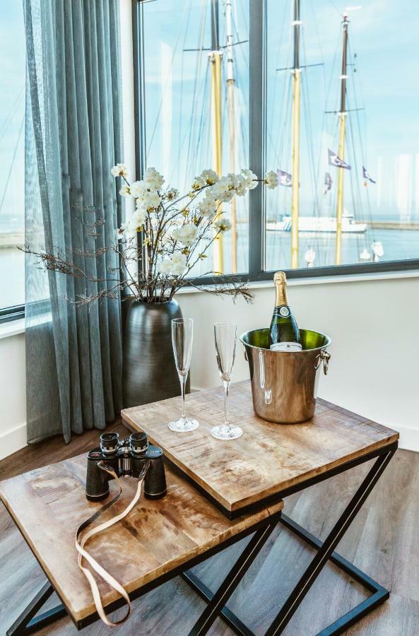 Slapen In Een Trechter Harlingen Esterno foto